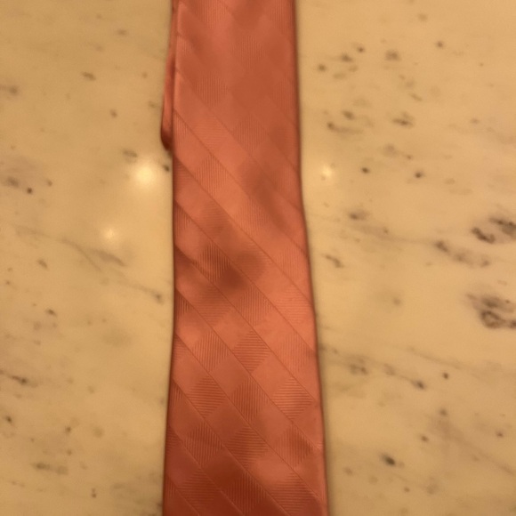 Donald Trump Pink Tie - Picture 2 of 3